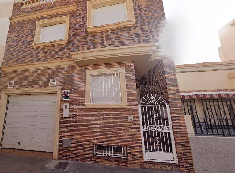 SE VENDE piso OKUPA en C Calle De La Curva 7 de Almería - foto 4