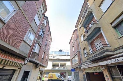 SE VENDE local comercial OKUPA en C Matachana 7 de Ponferrad - foto 2