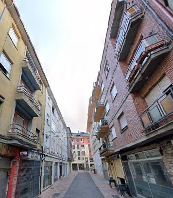 SE VENDE local comercial OKUPA en C Matachana 7 de Ponferrad - foto 3