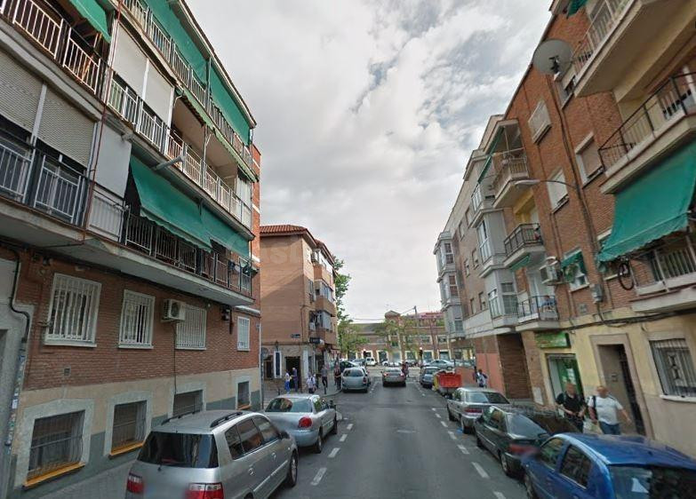 SE VENDE piso OKUPA en C Calle Villastar 33 de Madrid - foto 3