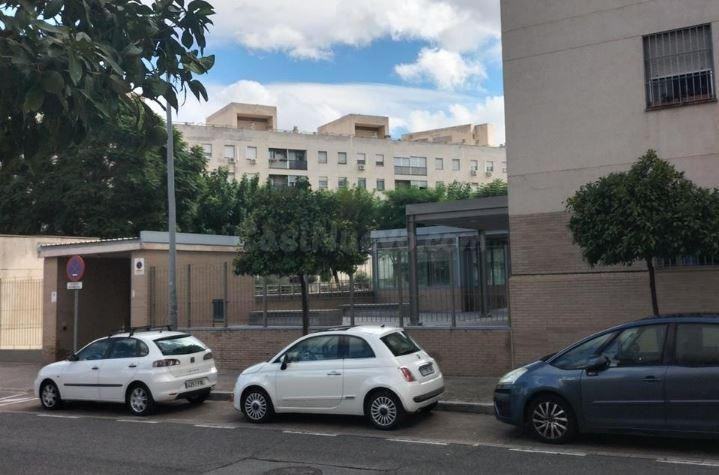SE VENDE piso OKUPADA en Calle Tren Changay Nº 1 Sevilla (Se - foto 3