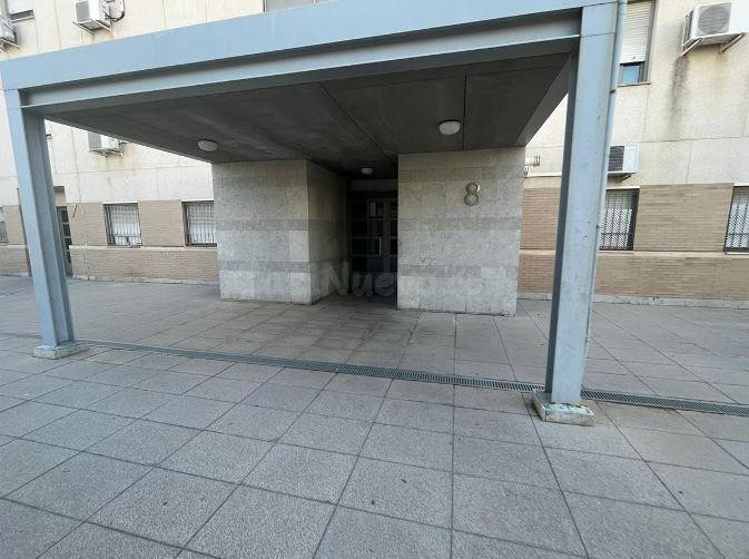 SE VENDE piso OKUPA en C Tren Changay 1 de Sevilla - foto 3
