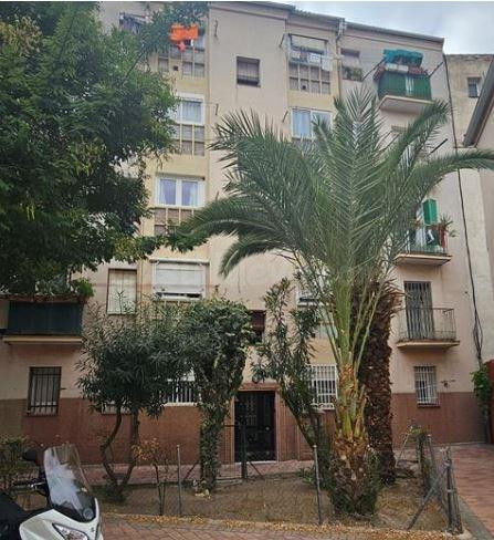 SE VENDE piso OKUPA en C Plaza Martinez De La Riva 1 de Madr - foto 3