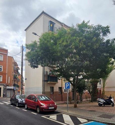 SE VENDE piso OKUPA en C Plaza Martinez De La Riva 1 de Madr - foto 4