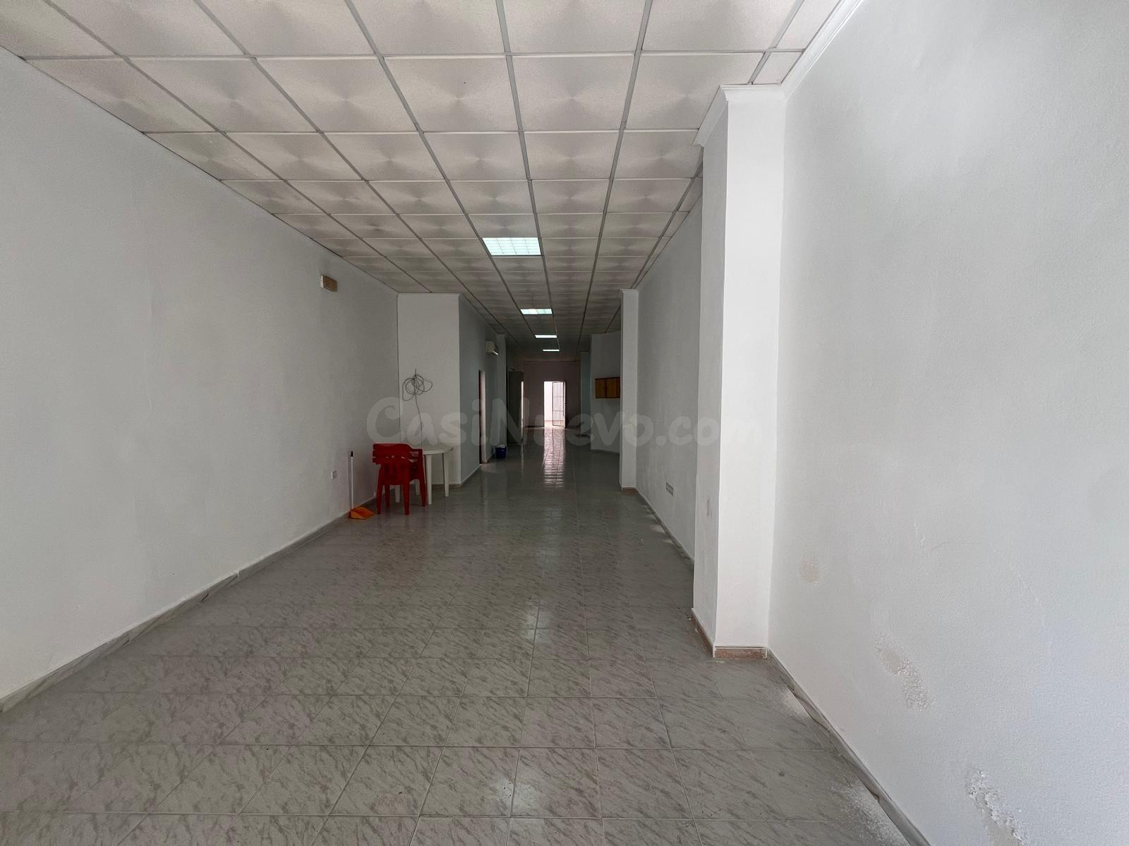 LOCAL COMERCIAL EN EL CENTRO DE TORREVIEJA - foto 2