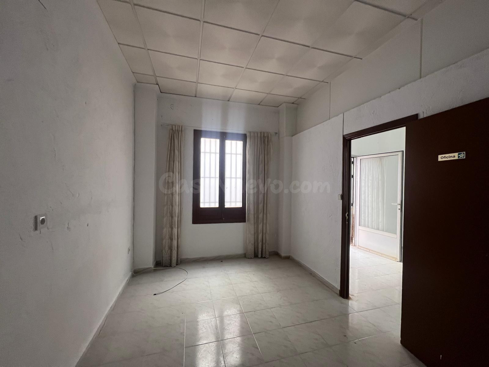 LOCAL COMERCIAL EN EL CENTRO DE TORREVIEJA - foto 4