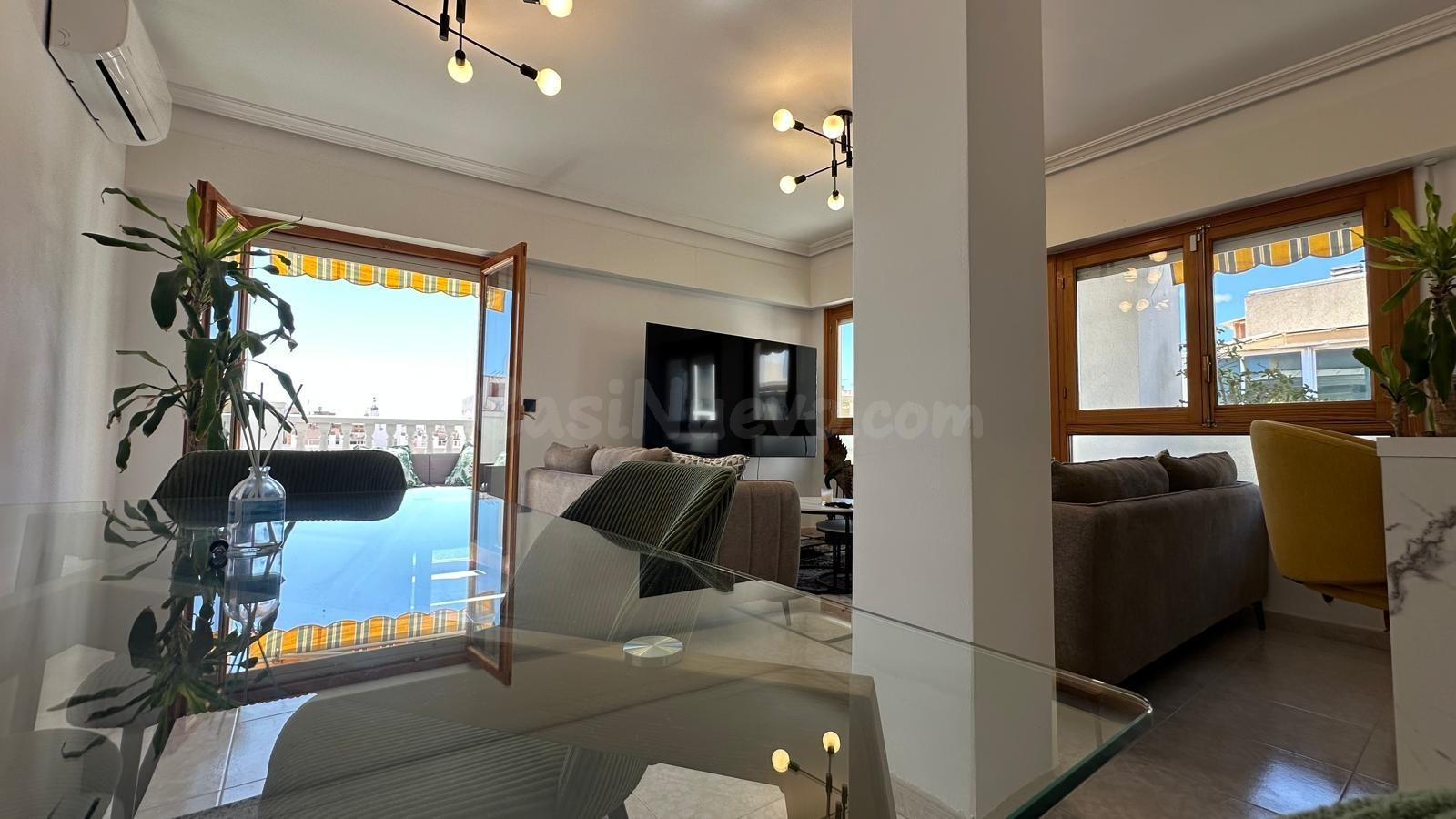 APARTAMENTO DE 2 HAB Y 1 BAÑO CON TERRAZA EN LA AVENIDA HABA - foto 2