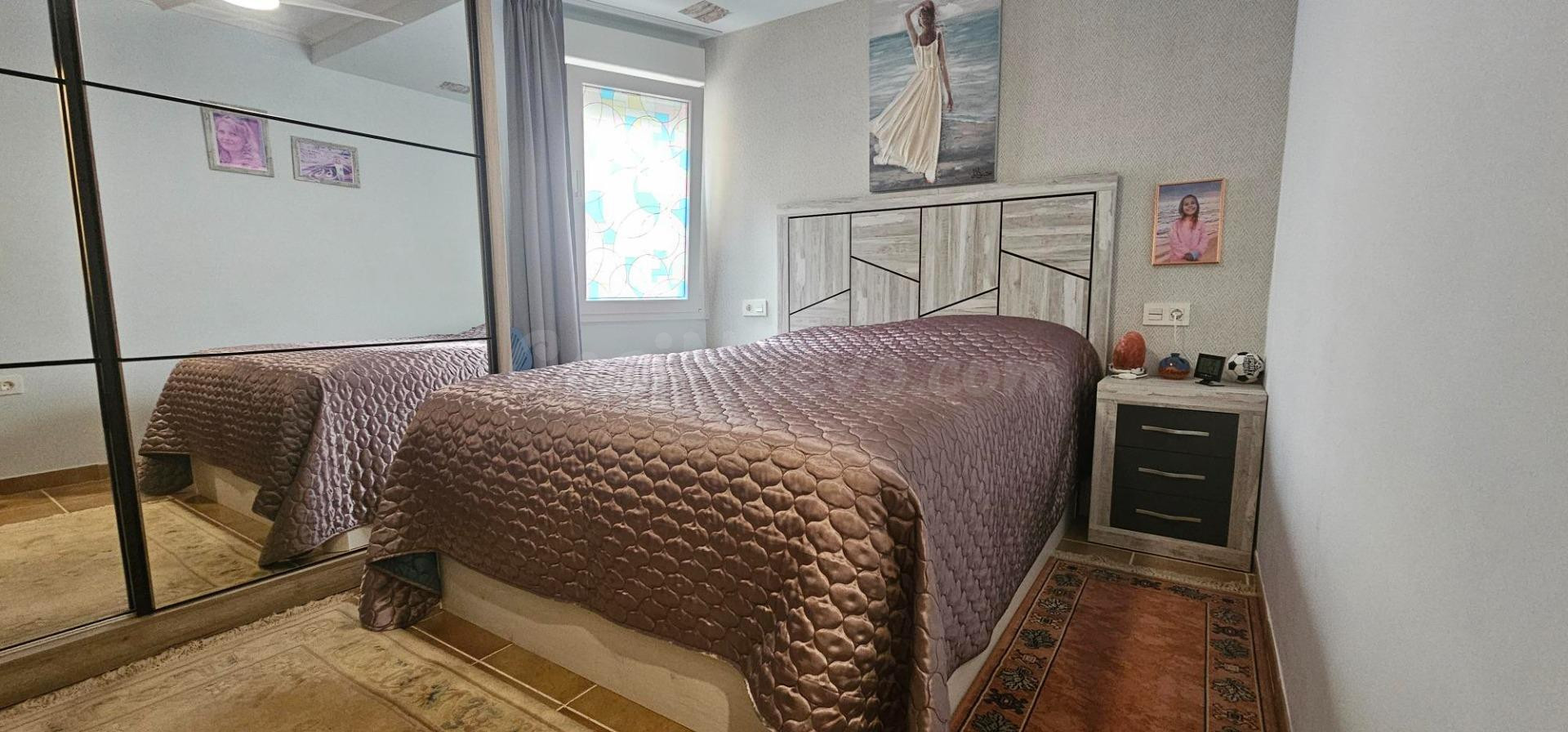 Apartamento totalmente reformado en el centro de Guardamar, cerca de los parques y la playa. - foto 2