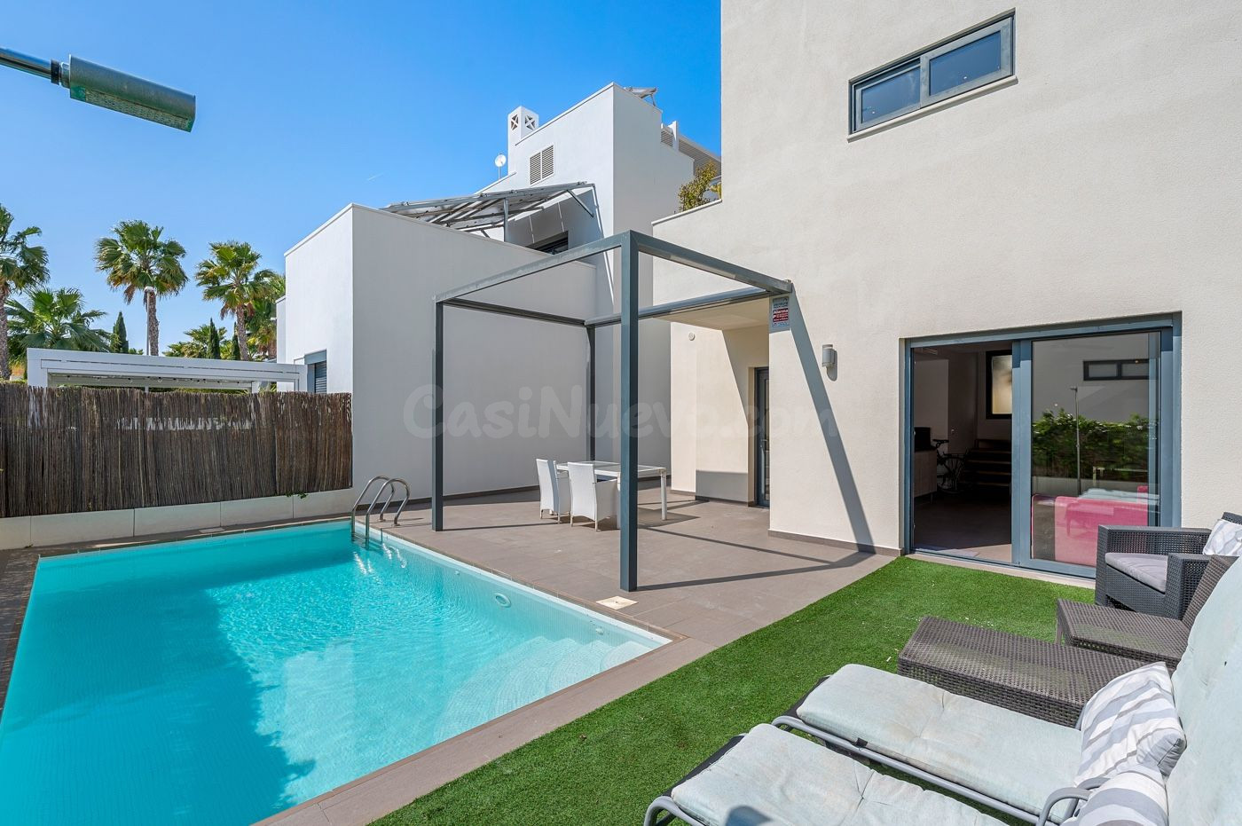 Chalet independiente con 2 dormitorios y piscina privada - foto 4