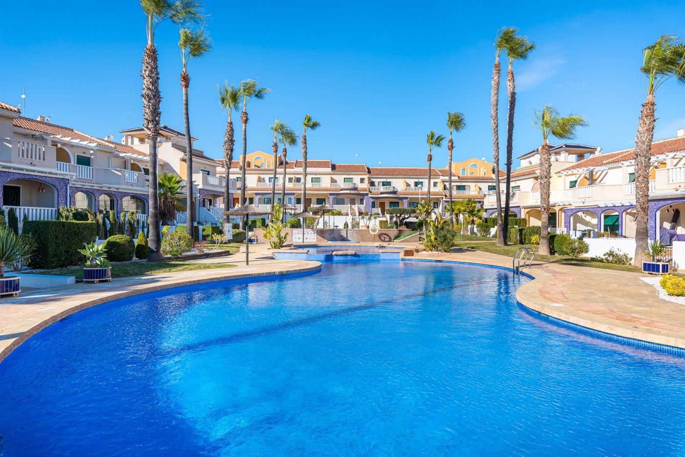 Apartamento en planta alta con solárium y plaza de garaje en Albamar, Ciudad Quesada