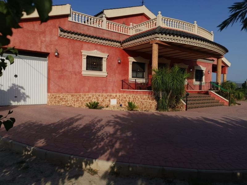 Venta de chalet en Bigastro, de 280m2 con 4 dormitorios y 3  - foto 3