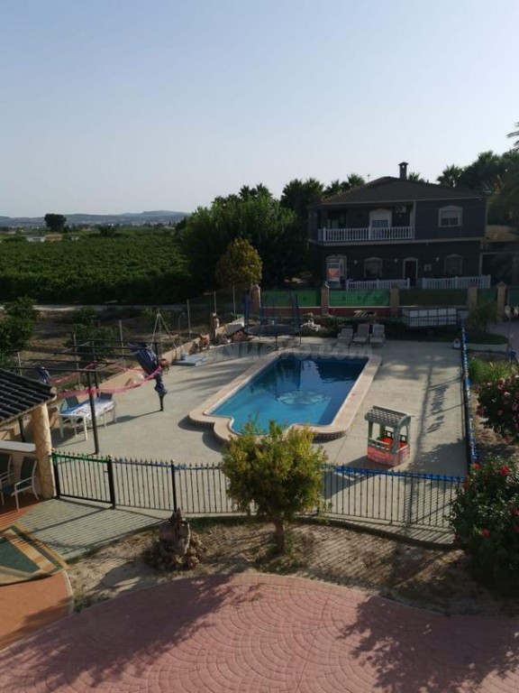 Venta de chalet en Bigastro, de 280m2 con 4 dormitorios y 3  - foto 5
