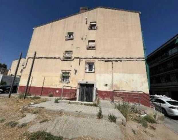 SE VENDE piso OKUPA en C Calle Monterde 5 de Madrid - foto 4