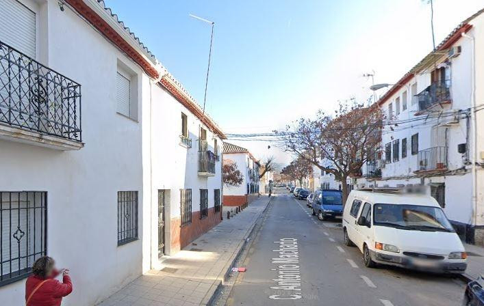 SE VENDE piso OKUPA en C Calle Antonio Machado 5 de Granada - foto 3