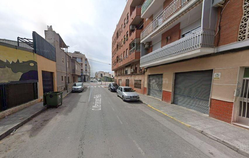SE VENDE piso OKUPA en C Menendez Pidal 1 de Almoradí - foto 2