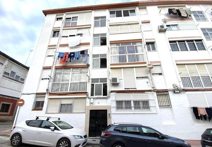SE VENDE piso OKUPA en C Mariana De Arteaga 19 de San Fernan - foto 2