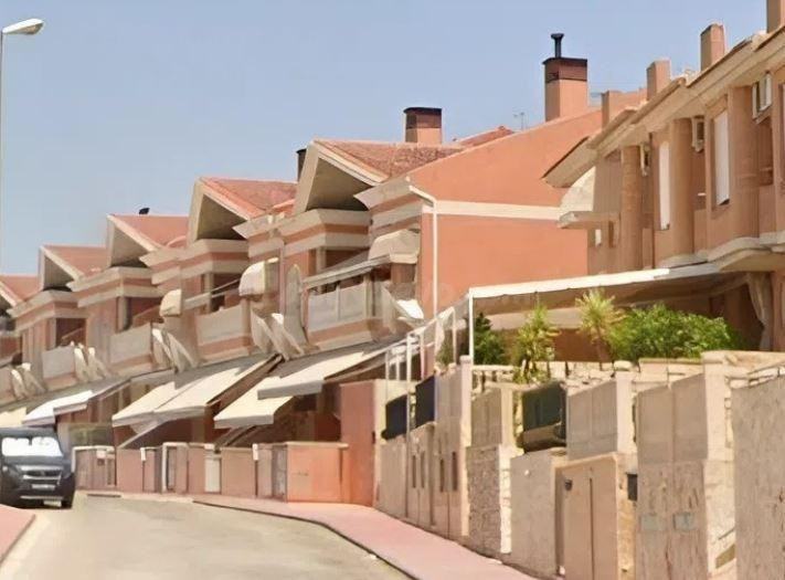 SE VENDE casa adosada OKUPA en C Juan Navarro Garcia, Dúple - foto 2