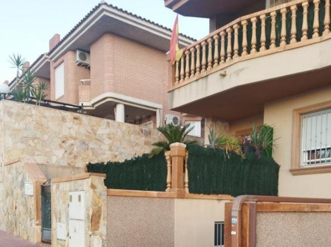 SE VENDE casa adosada OKUPA en C Juan Navarro Garcia, Dúple - foto 3