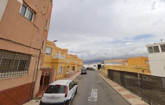 SE VENDE piso OKUPA en C Casablanca SN de Roquetas de Mar - foto 2
