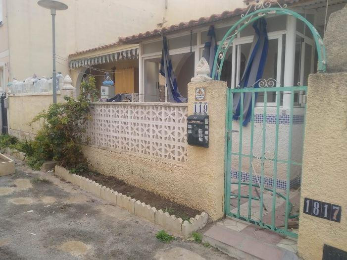 SE VENDE casa OKUPA en C Marina-Josefina 1816 de San Fulgen - foto 2