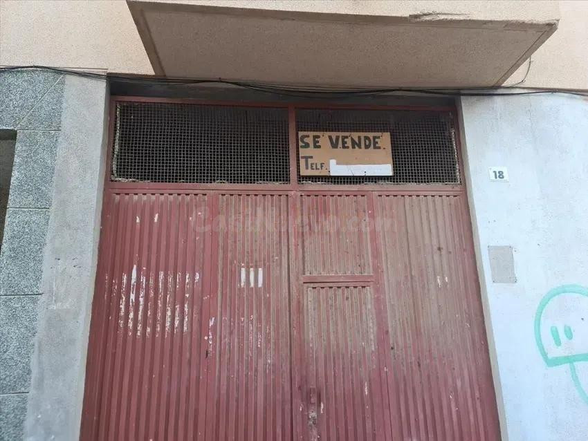 SE VENDE local comercial OKUPADO en C Jimenez Diaz 20, El Ej - foto 2