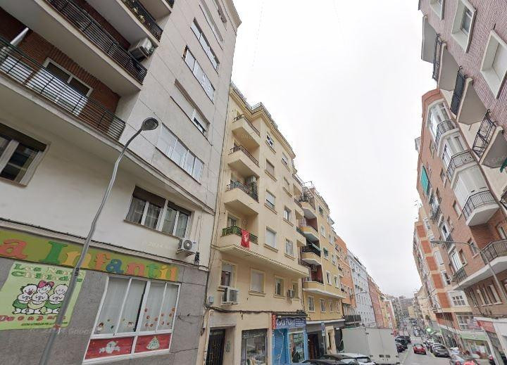 SE VENDE local comercial OKUPA en C Marcenado 46 de Madrid - foto 2
