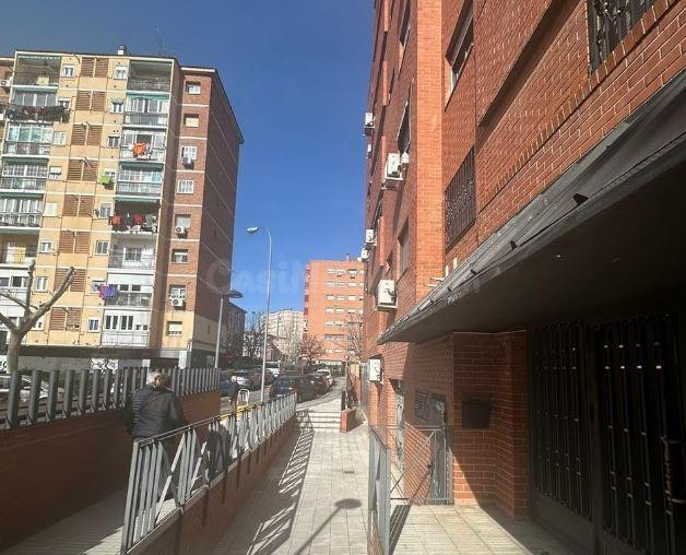 SE VENDE piso OKUPA en C Jose De Cadalso 82 de Madrid - foto 4
