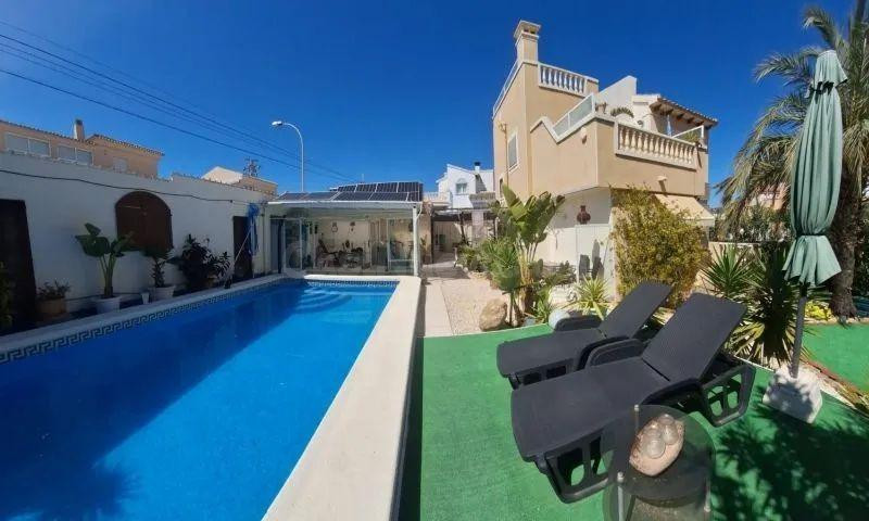Villa independiente con piscina y energía solar | San Miguel - foto 2