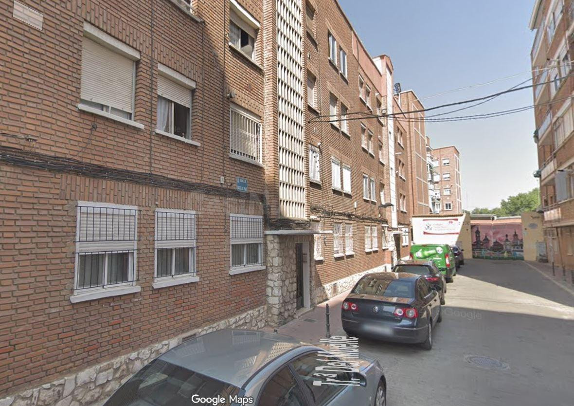 SE VENDE inmueble ALQUILADO en Alcalá de Henares - foto 2