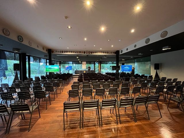 Alquiler Sillas y Mesas para Eventos – Audio
