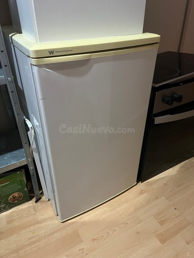 Nevera pequeña White Westinghouse