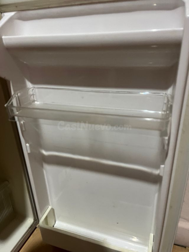 Nevera pequeña White Westinghouse - foto 4