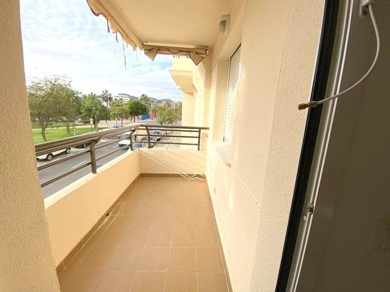 ESTUPENDA VIVIENDA EN LA ZONA DE HACIENDA CAPITÁN. 4D+2B+G+P - foto 3