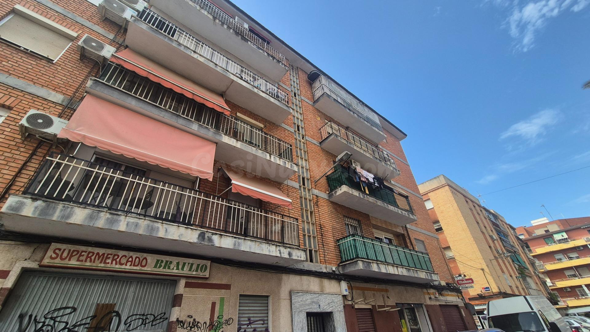 Amplio Piso en el Polígono de la Fama - Oportunidad Única
