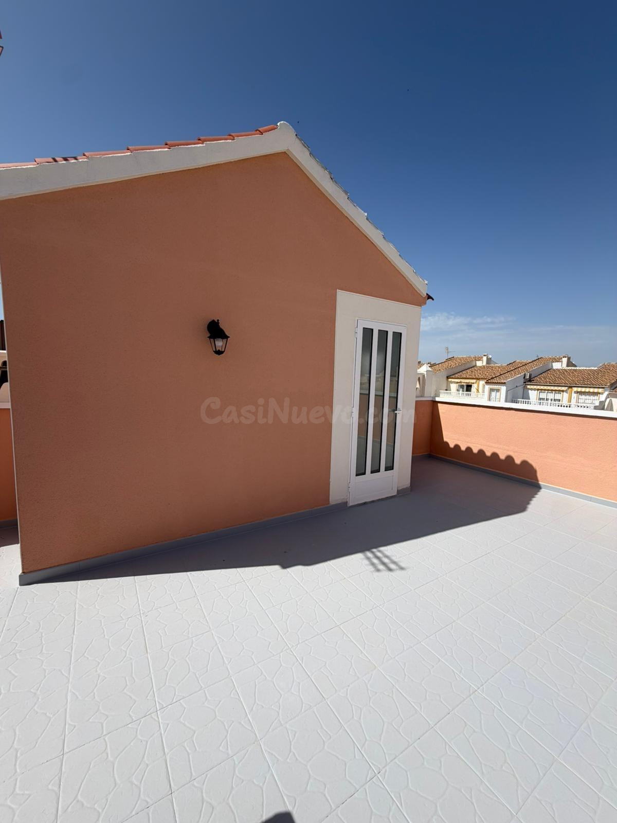¡Bungalow con encanto y espacios exteriores a un paso de la playa! - foto 4