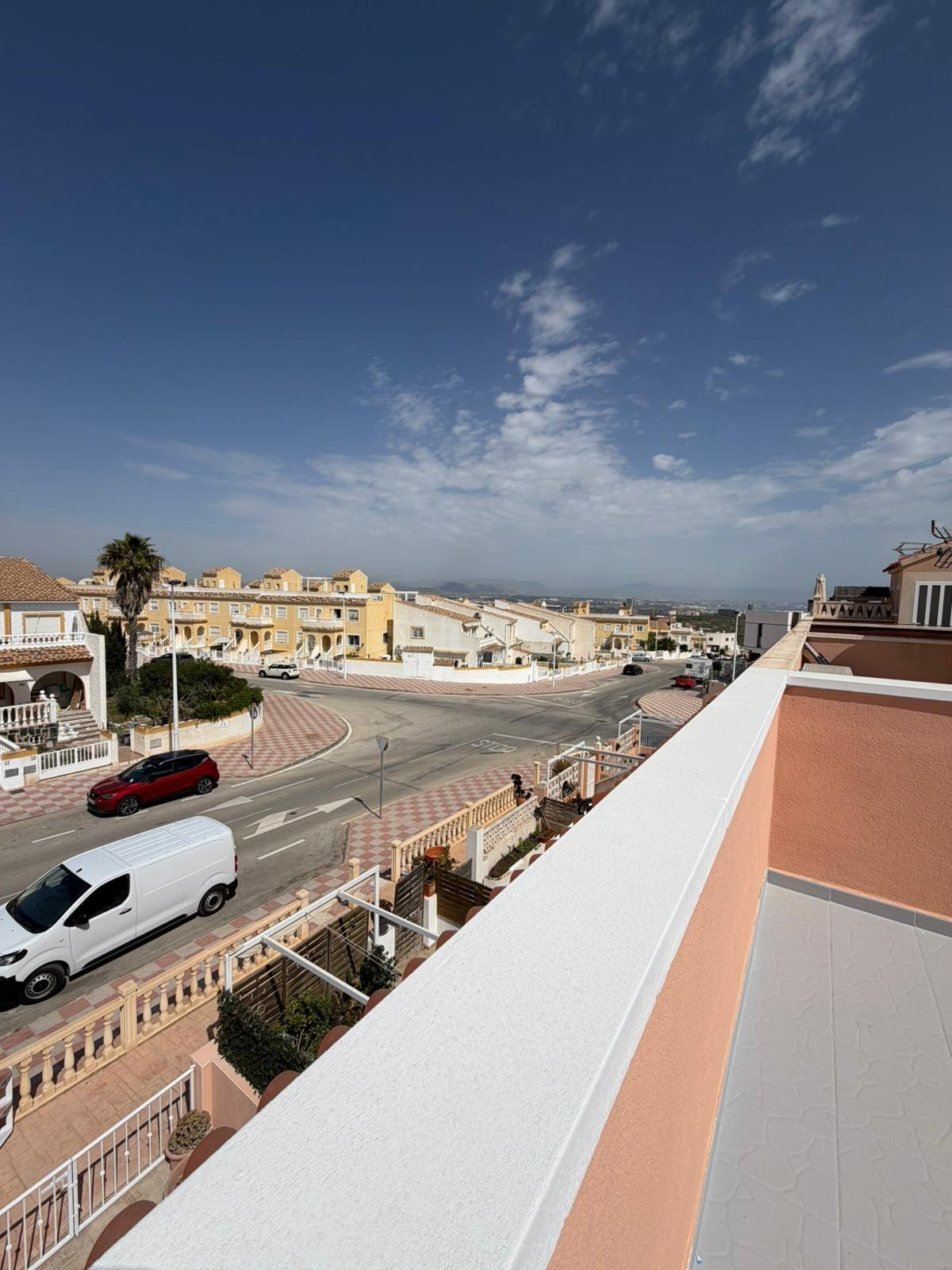 ¡Bungalow con encanto y espacios exteriores a un paso de la playa! - foto 5