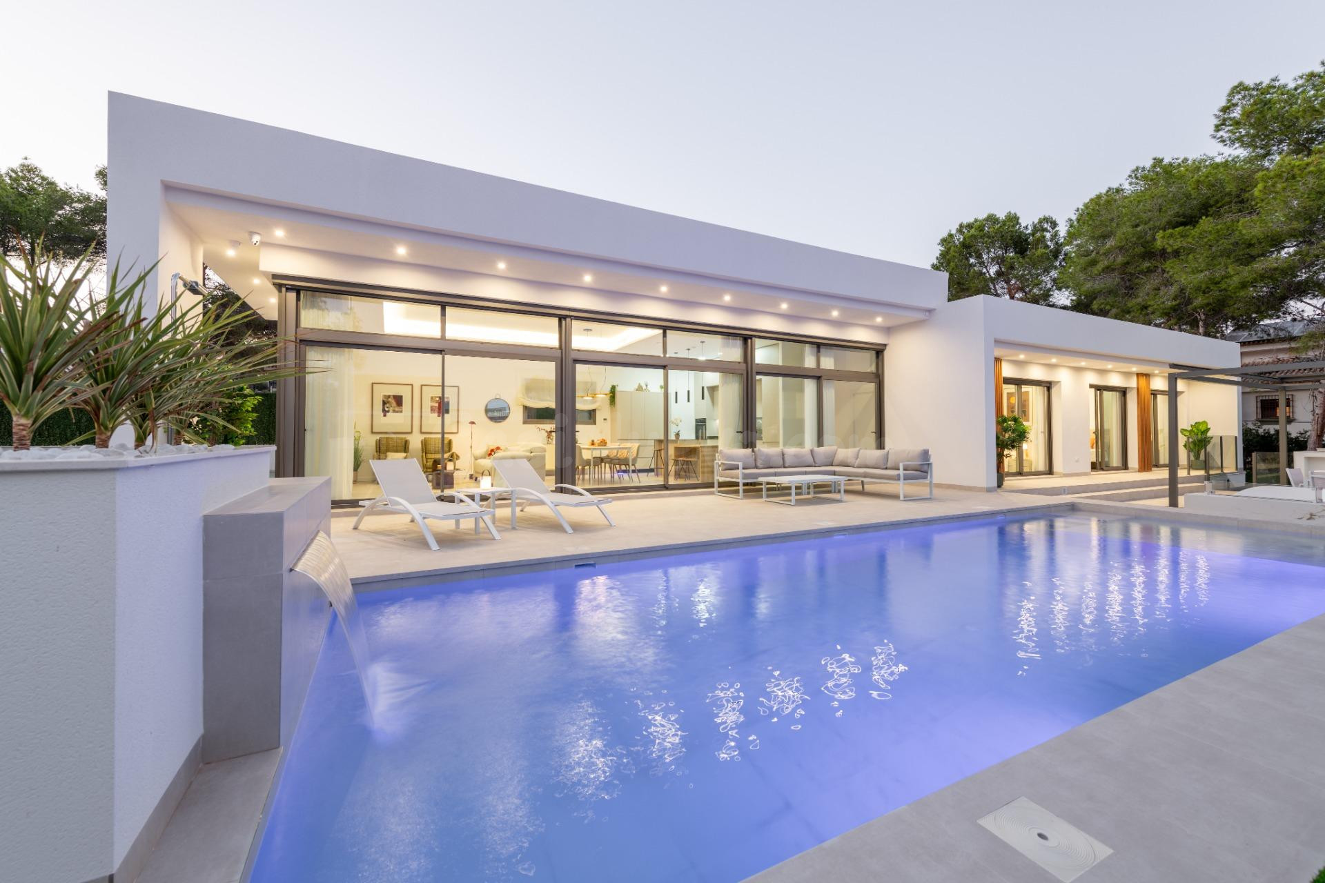 Villa de lujo con gran parcela y piscina privada en Pinar de - foto 2