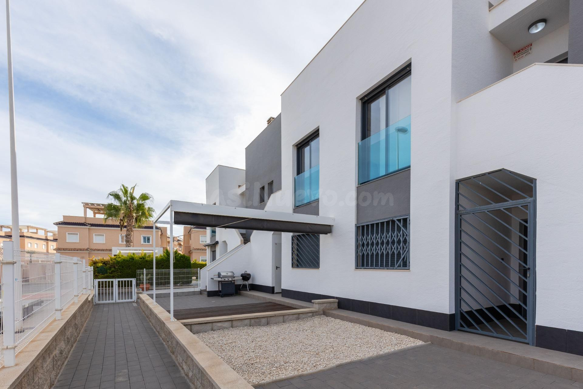 Apartamento en Planta Alta con Solárium Privado – Oasis Beac - foto 3
