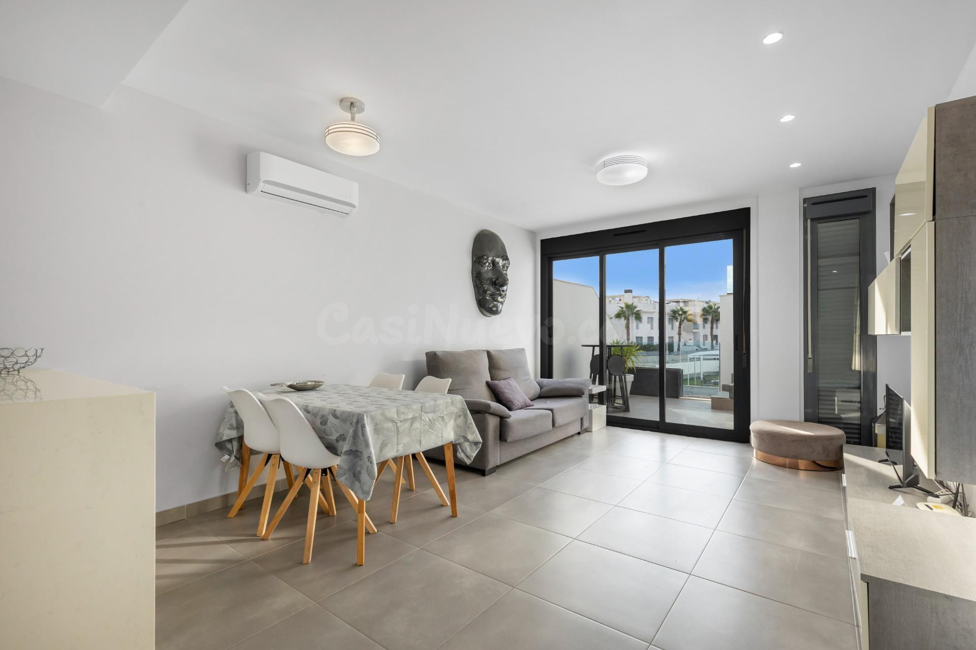 Apartamento en Planta Alta con Solárium Privado – Oasis Beac - foto 4