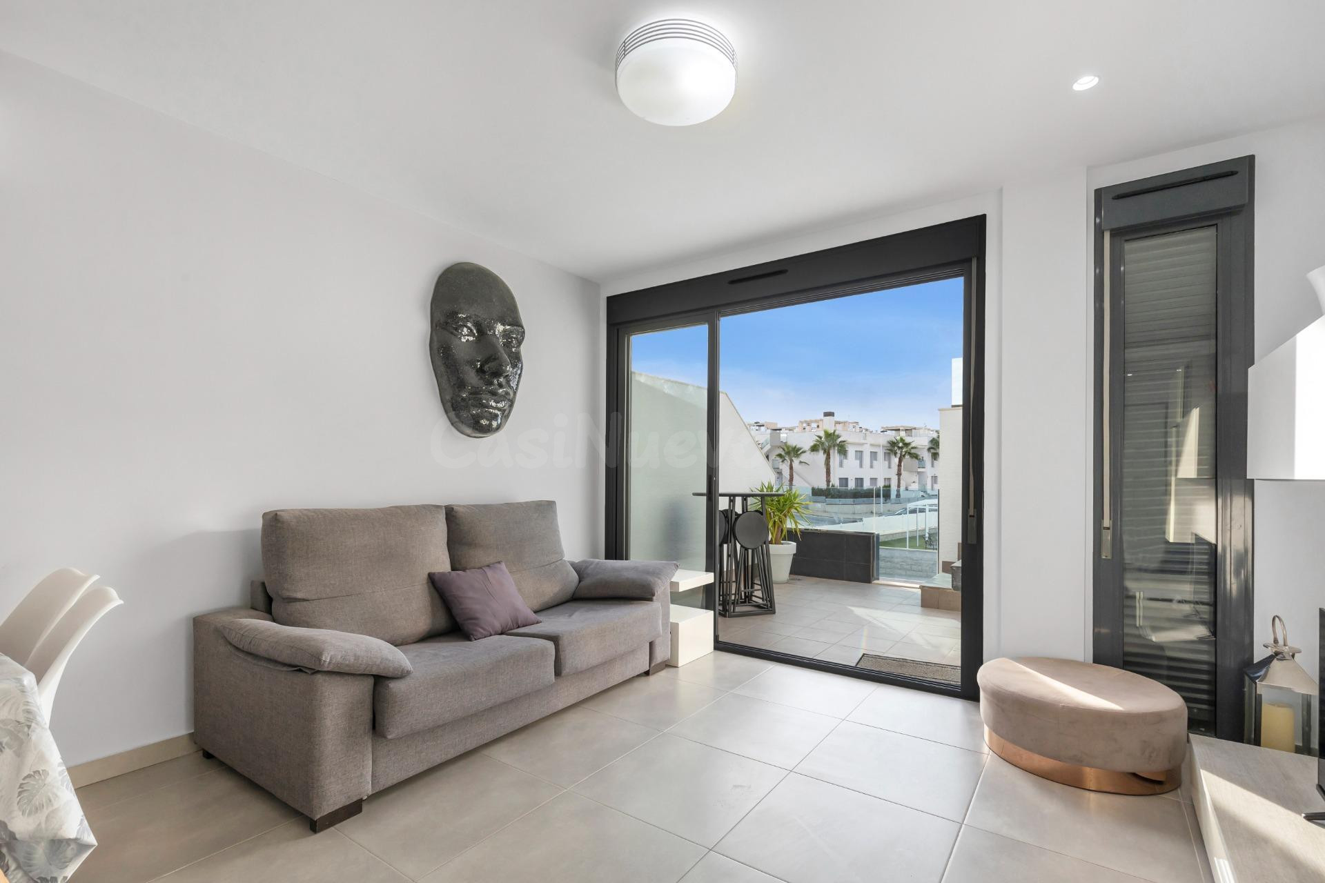 Apartamento en Planta Alta con Solárium Privado – Oasis Beac - foto 5