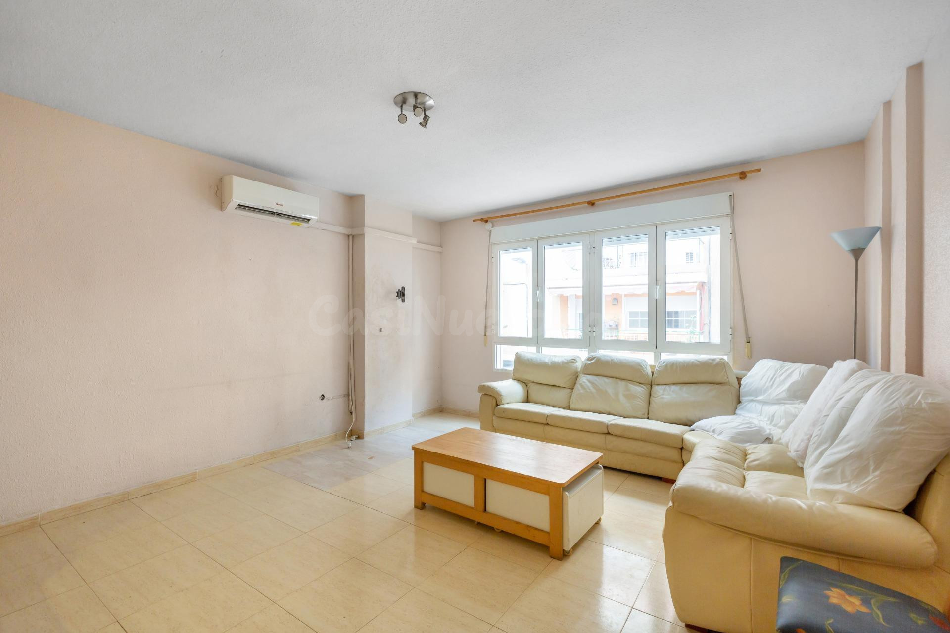 Piso en pleno centro de Torrevieja junto al paseo marítimo y - foto 4