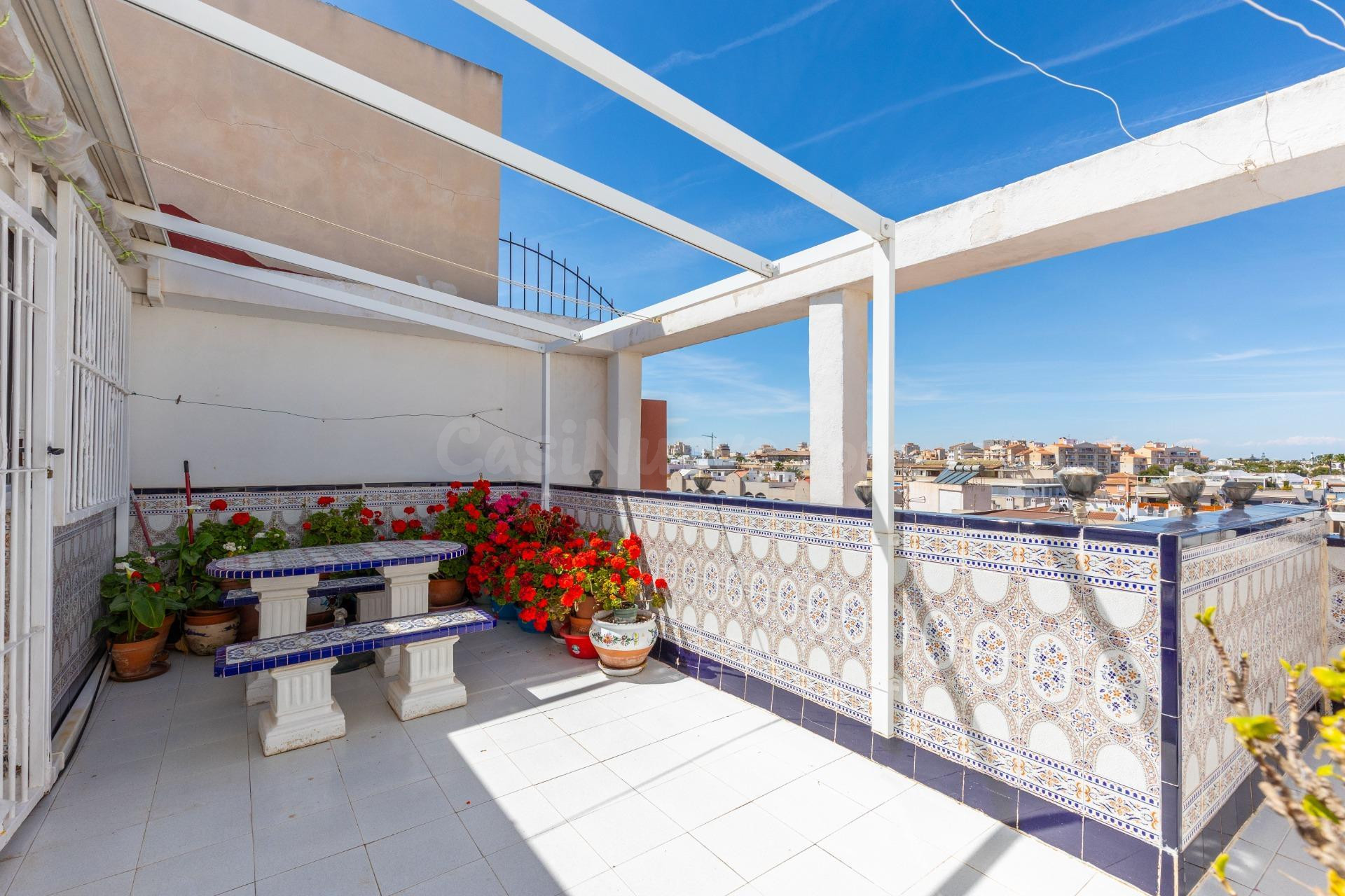 Ático con Terraza Infinita y Vistas al Mar en Calle Fragata  - foto 2