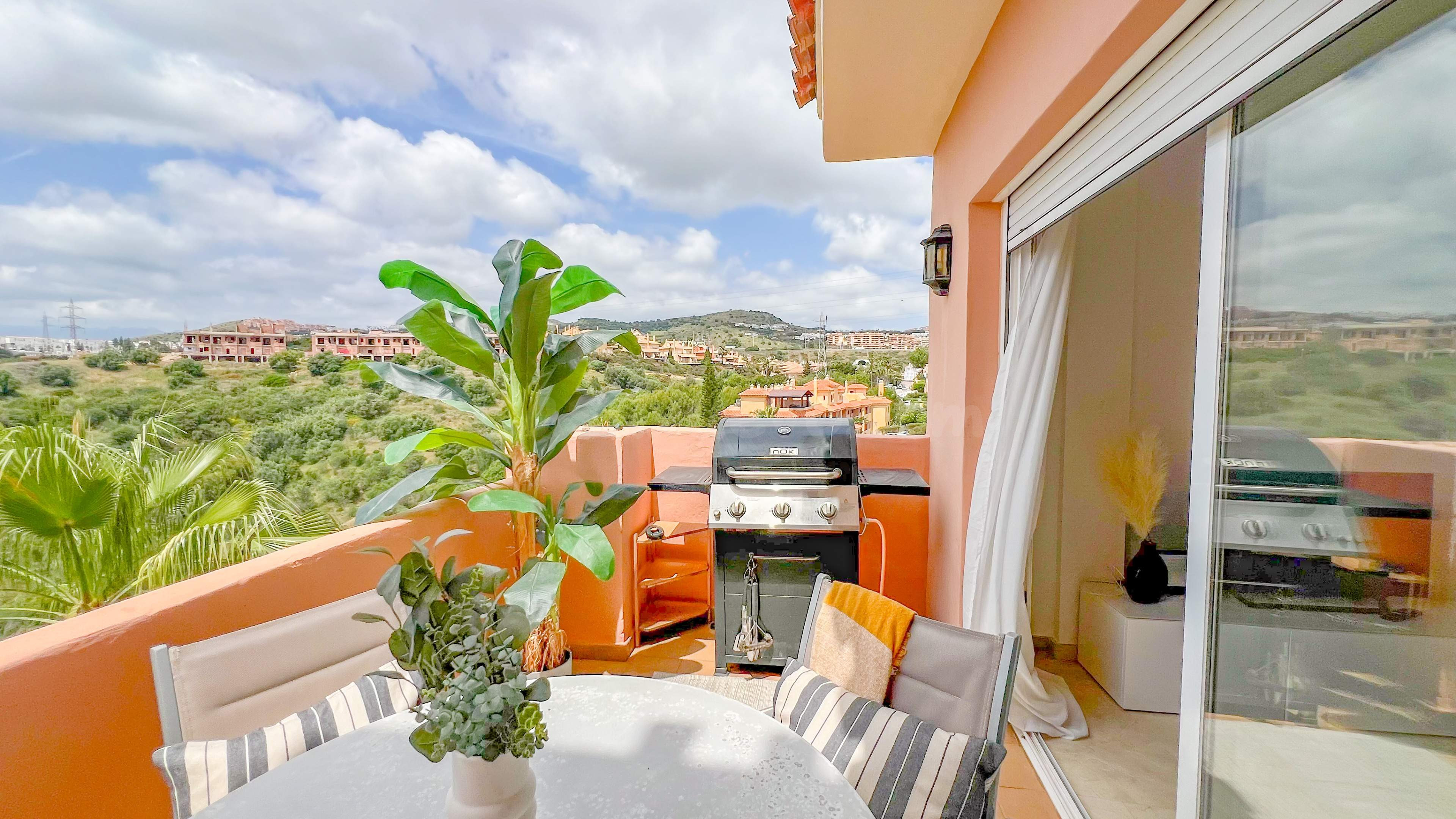 🌊 Moderno apartamento de 2 dormitorios con terraza, vistas a