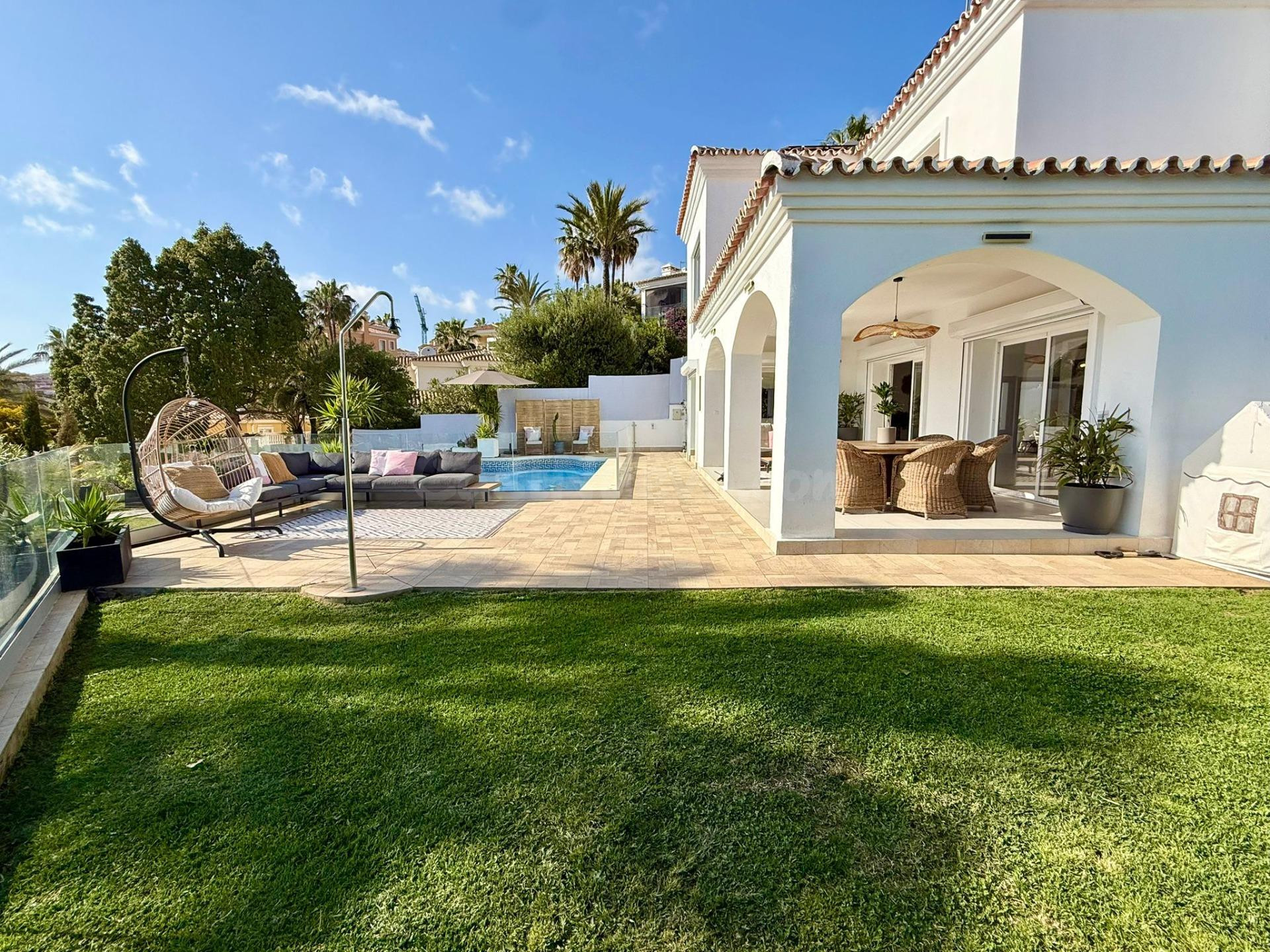 Exclusiva Vivienda de Diseño con Vistas al Mar - foto 3