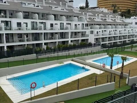 Acogedor Piso  de 2 habitaciones en Urbanización Tranquila de Fuengirola - foto 2