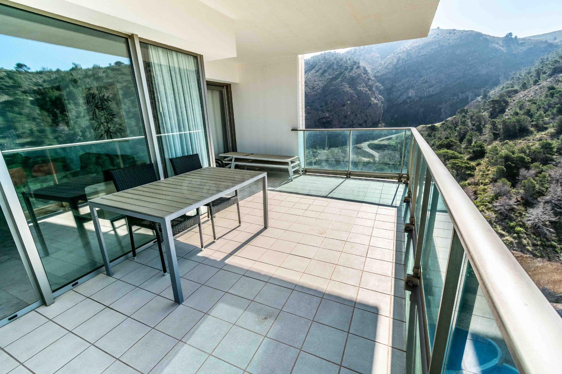 Apartamento de esquina, 2 dormitorios, vistas al mar y garaj - foto 4