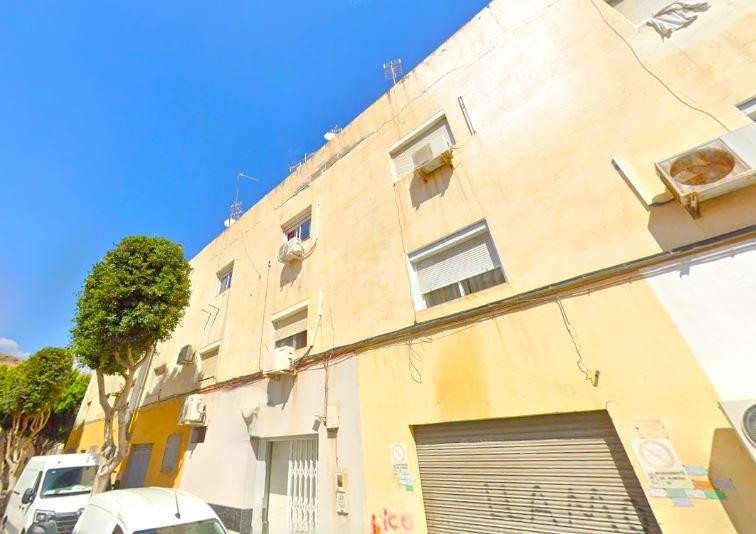 SE VENDE piso OKUPA en C Fragata de Almería - foto 2