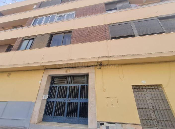 SE VENDE piso OKUPA en C Manuel Fernandez Arrio 23 de Ejido - foto 2