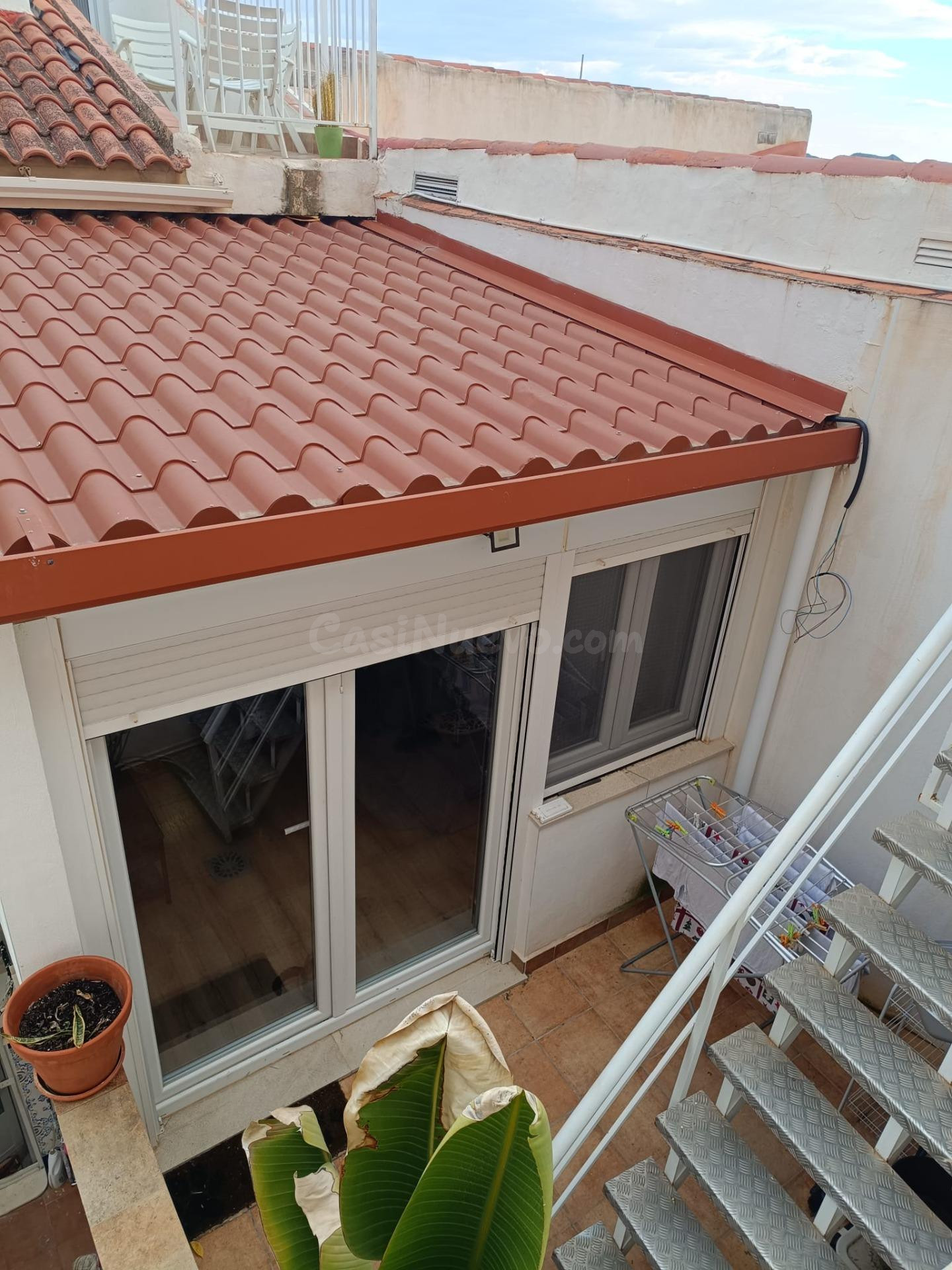CASA EN PETRER CON TERRAZA Y PATIO - foto 2