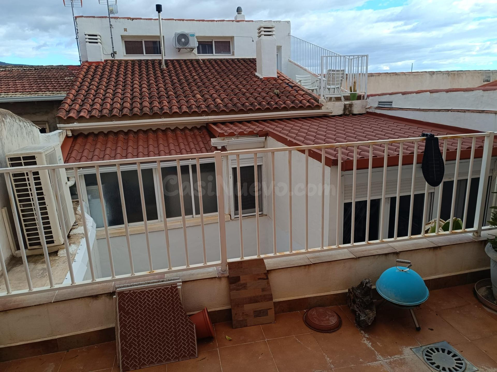 CASA EN PETRER CON TERRAZA Y PATIO - foto 3